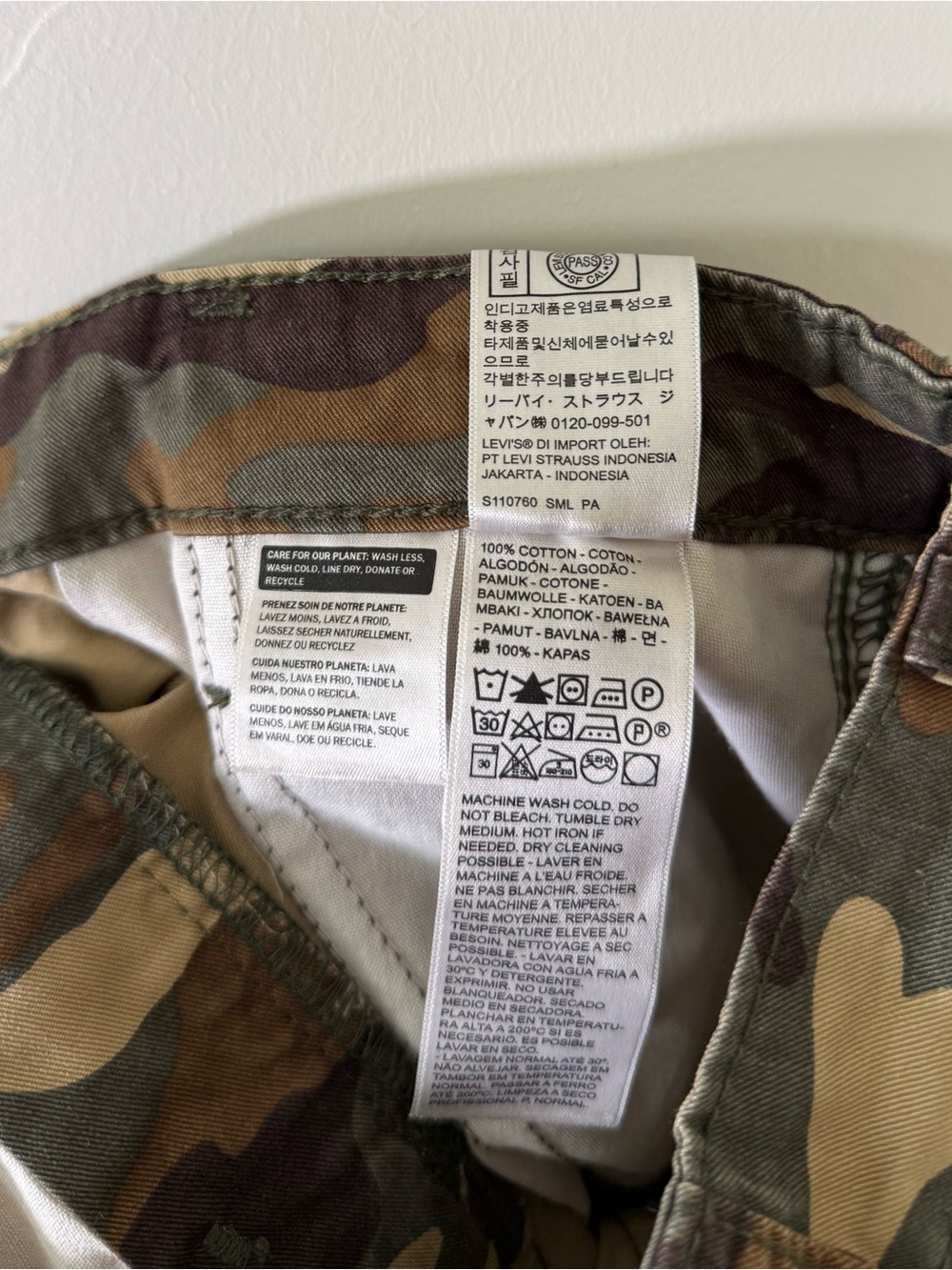 Levi’s ‘94 Baggy Cargo Pants Camo Print Size 26 - Picture 9 of 10